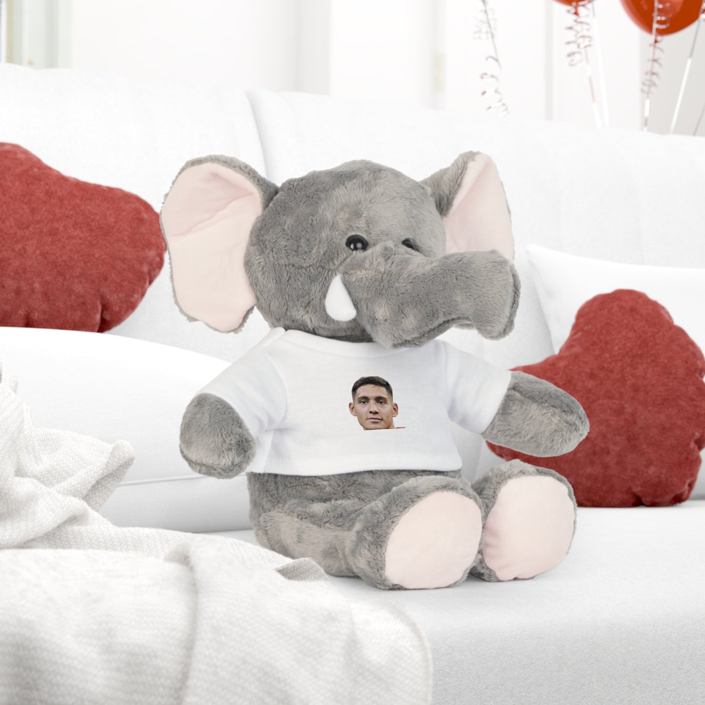 Peluches con camiseta de Nahuel Molina