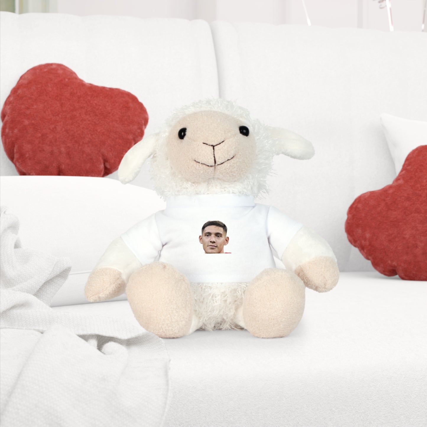 Peluches con camiseta de Nahuel Molina